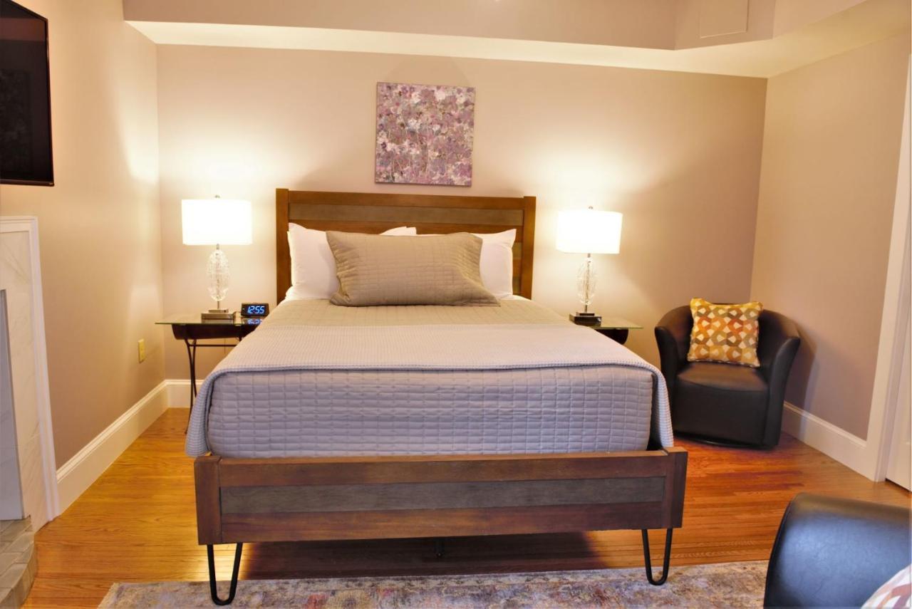 Bed and Breakfast The Manor On Front à Harrisburg Chambre photo